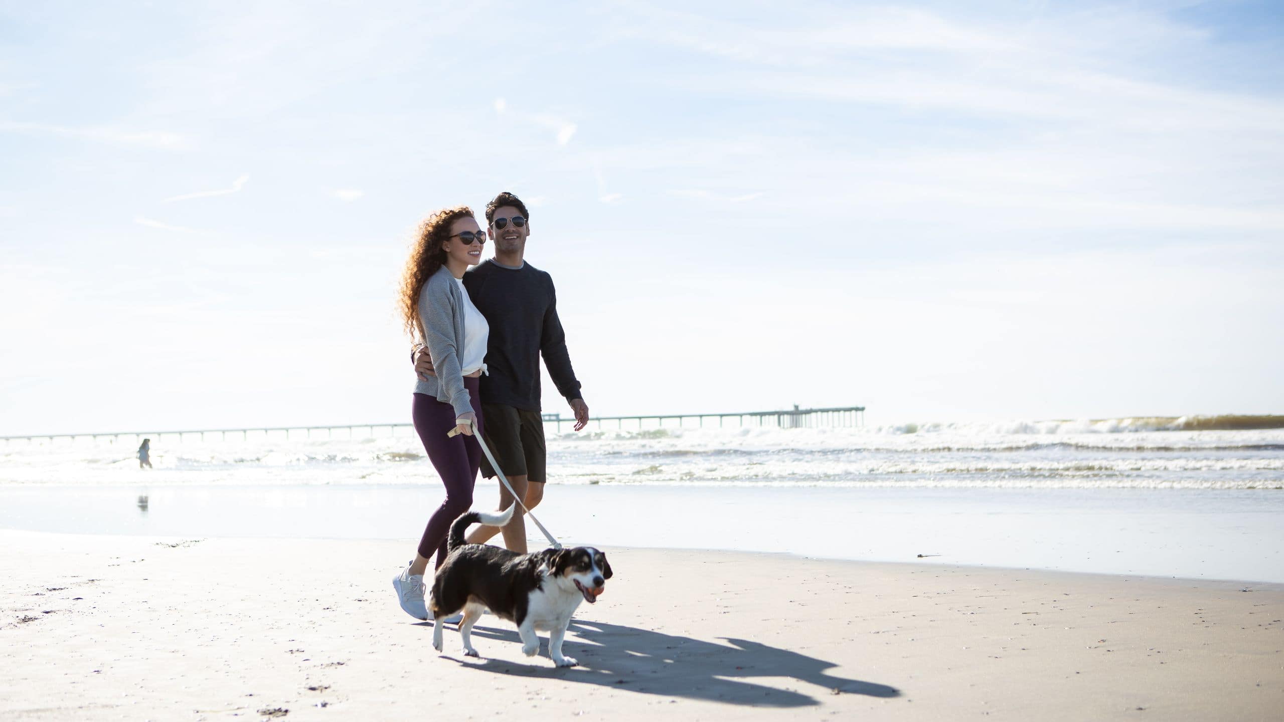 Global HY_P281 San Diego Beach Couple Dog