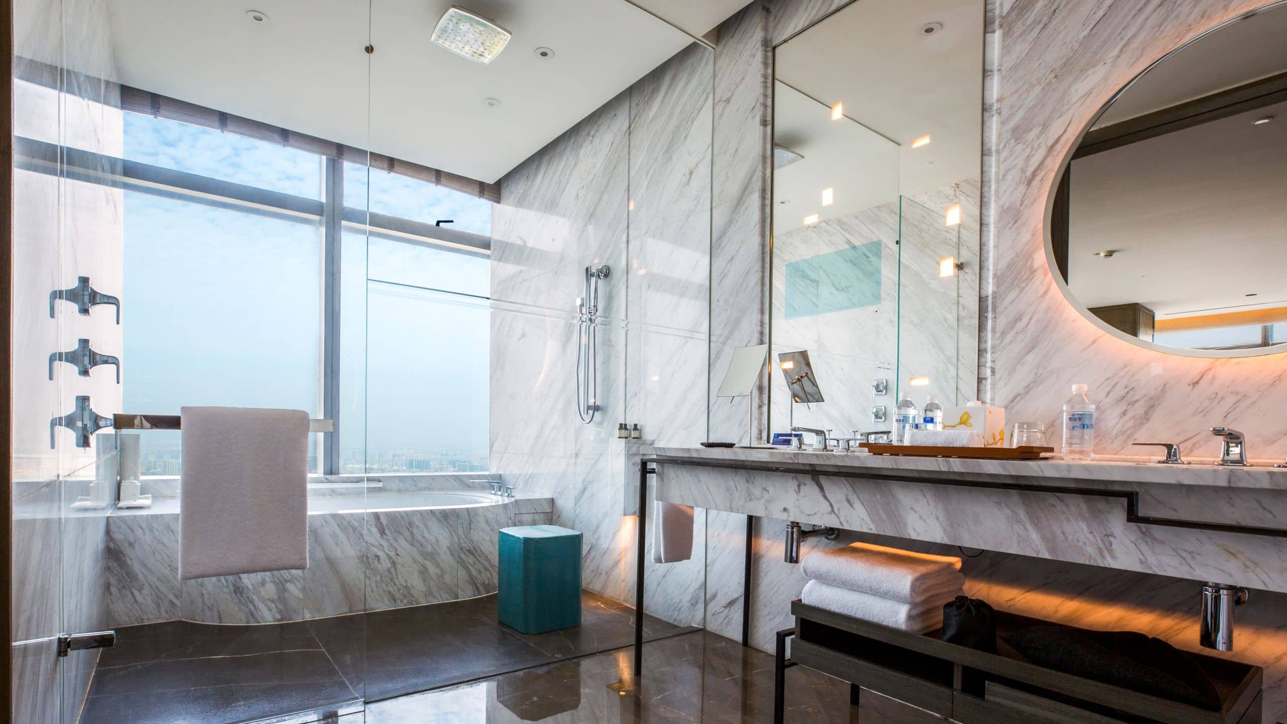 2 of 2 Park Hyatt Hangzhou Park Deluxe Riverview King Bathroom