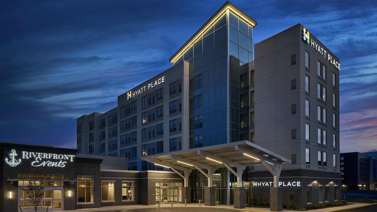 Exterior view of Hyatt Place Wilmington Riverfront at night