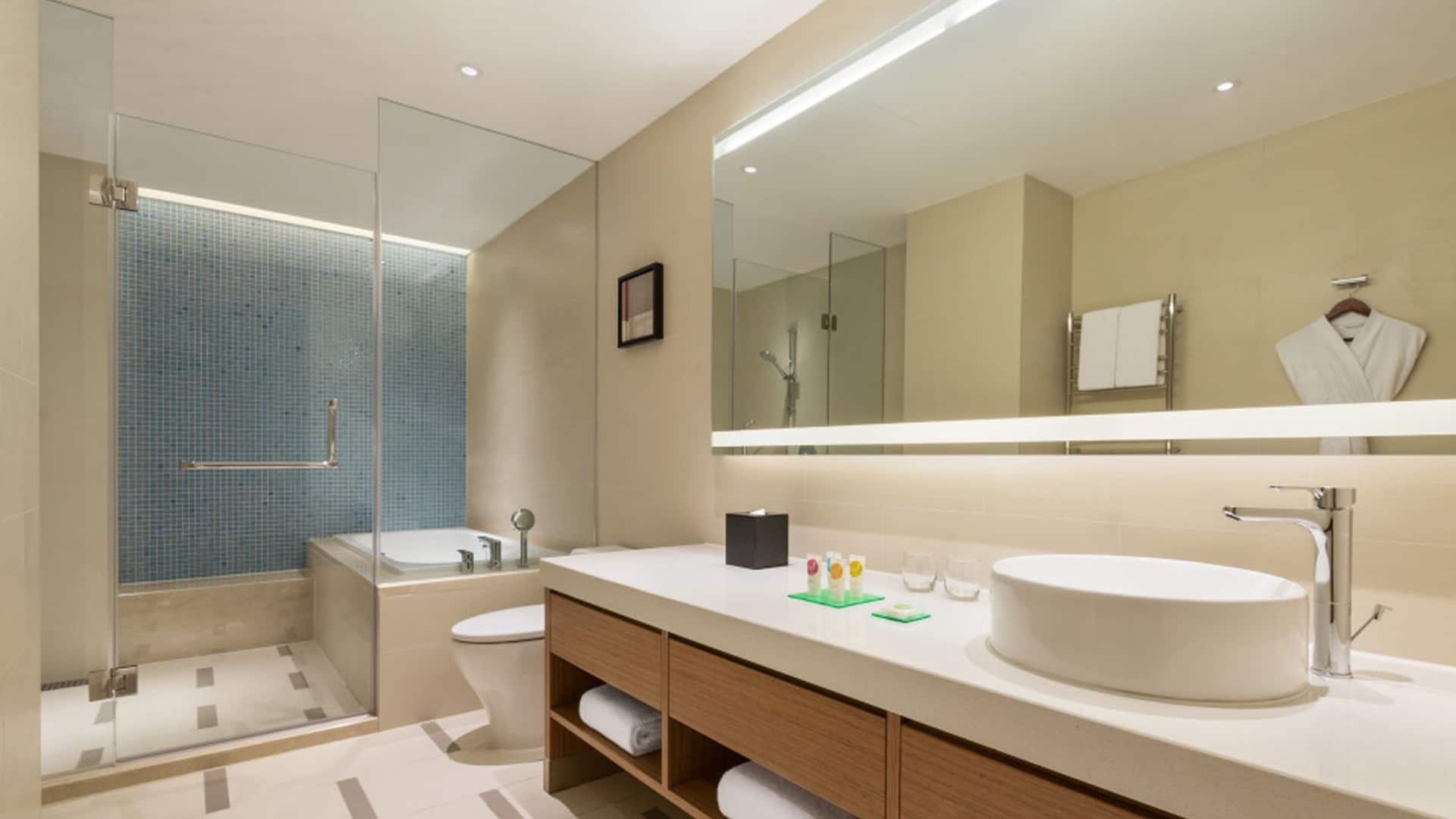 2 de 2 Hyatt Place Chongli Suite Bathroom