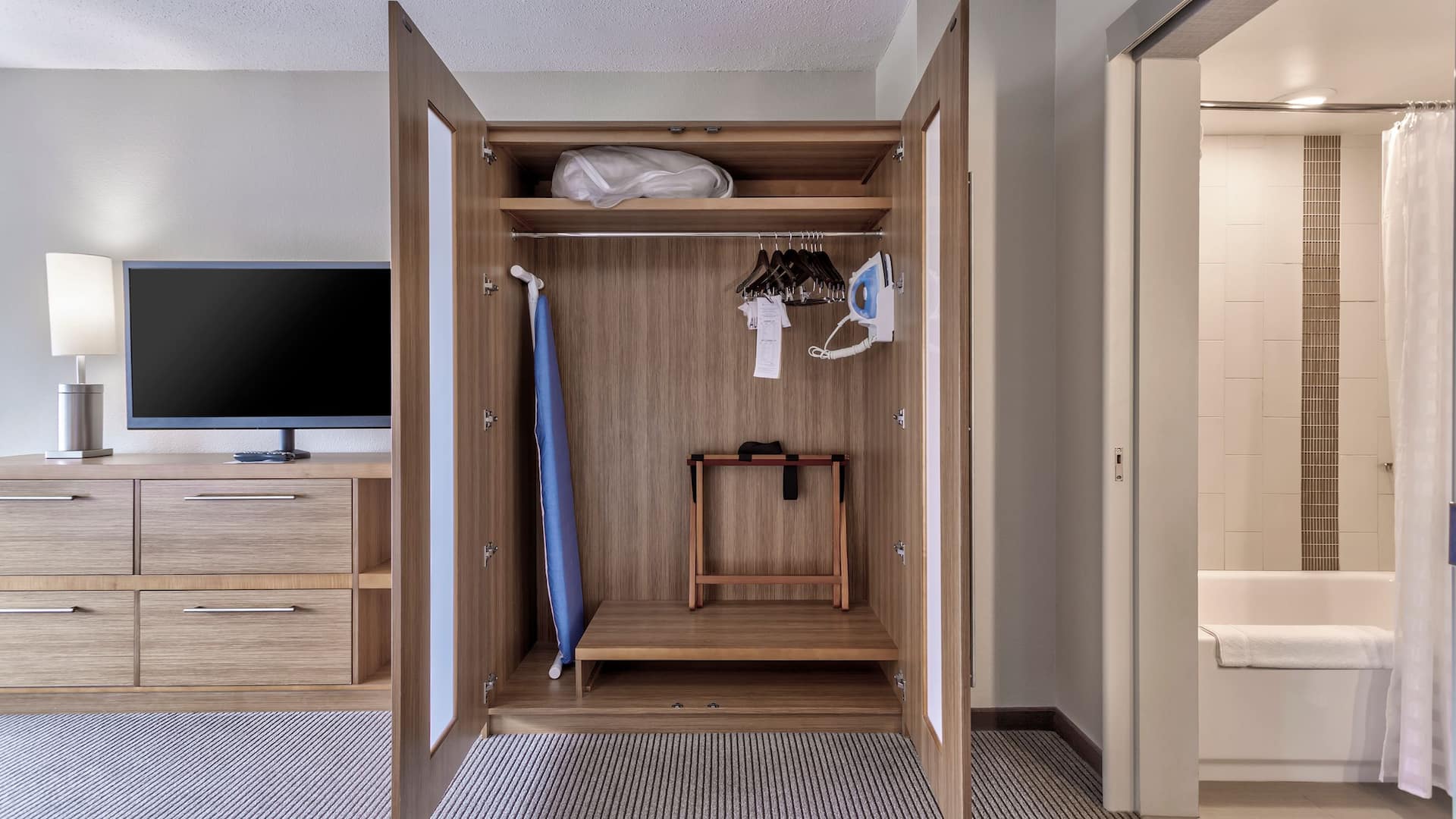 Hyatt Place Minneapolis/Downtown Closet