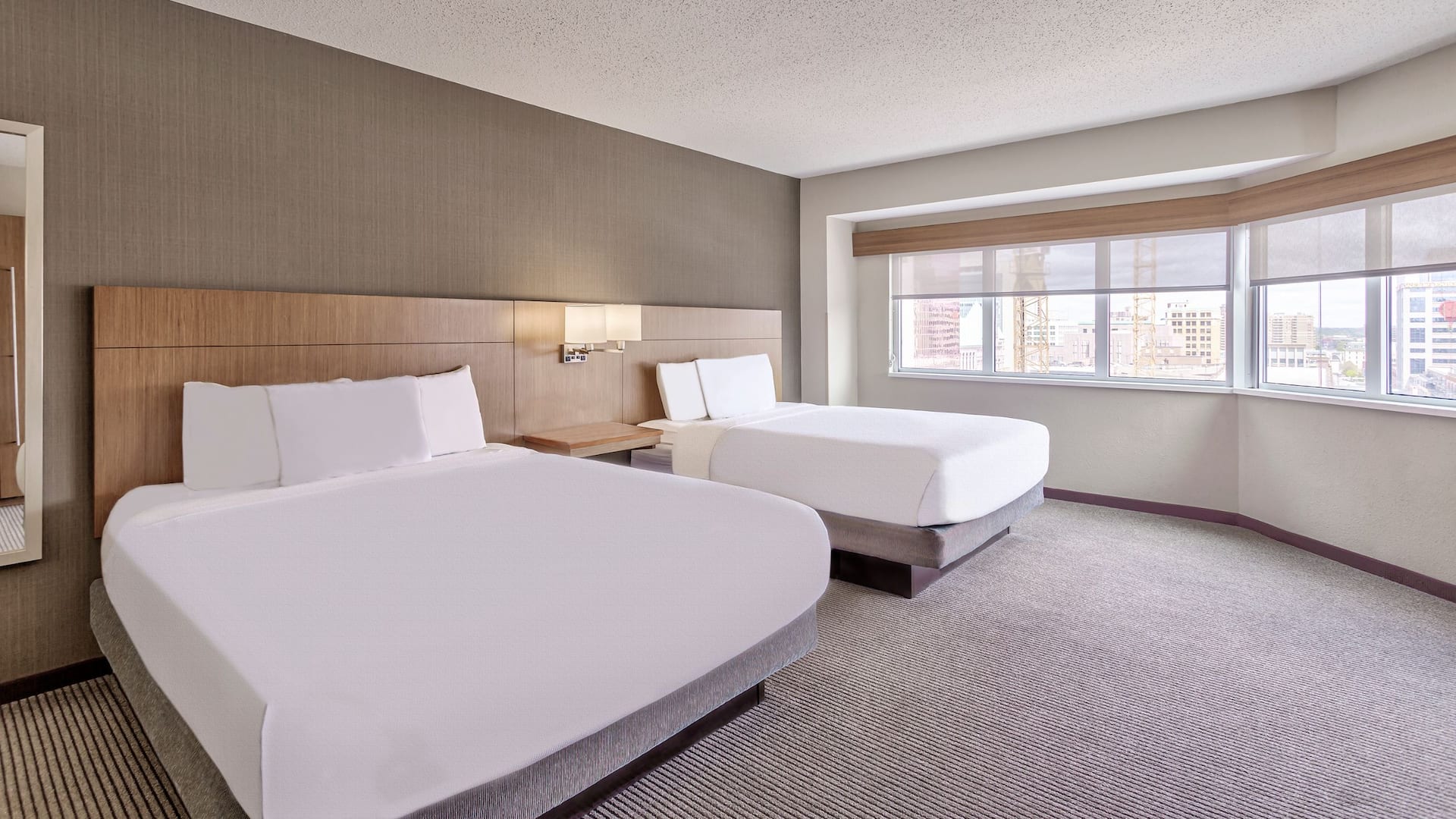 Hyatt Place Minneapolis/Downtown HPSQ Beds Window