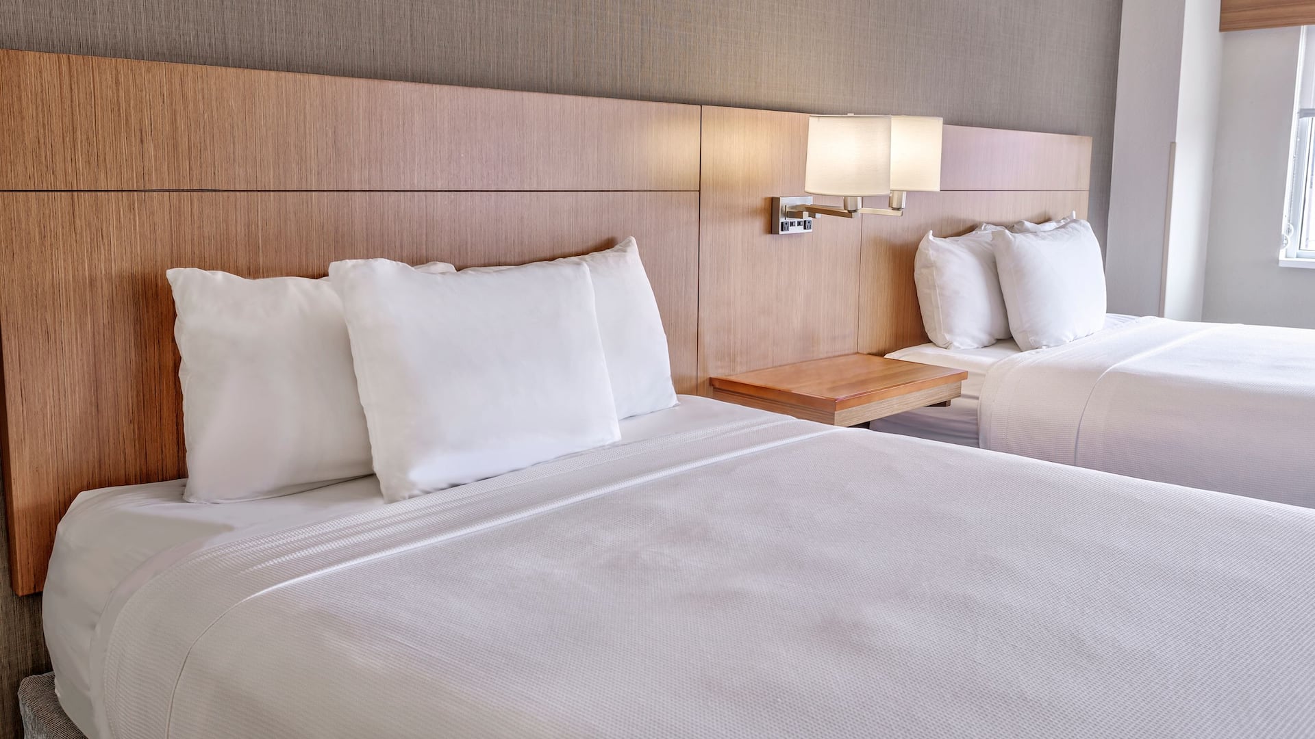 Hyatt Place Minneapolis/Downtown HPSQ Beds Close up