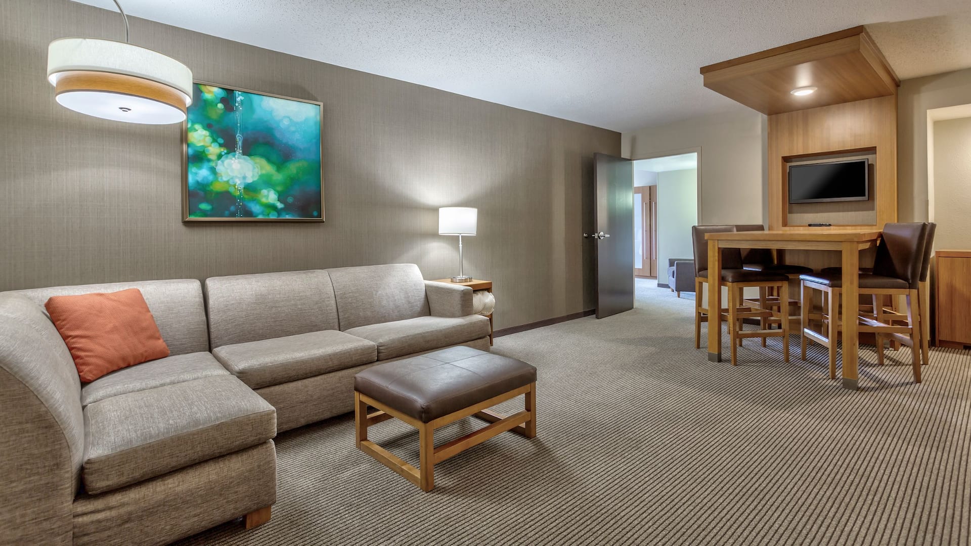 Hyatt Place Minneapolis/Downtown HPSQ Sofa and Table