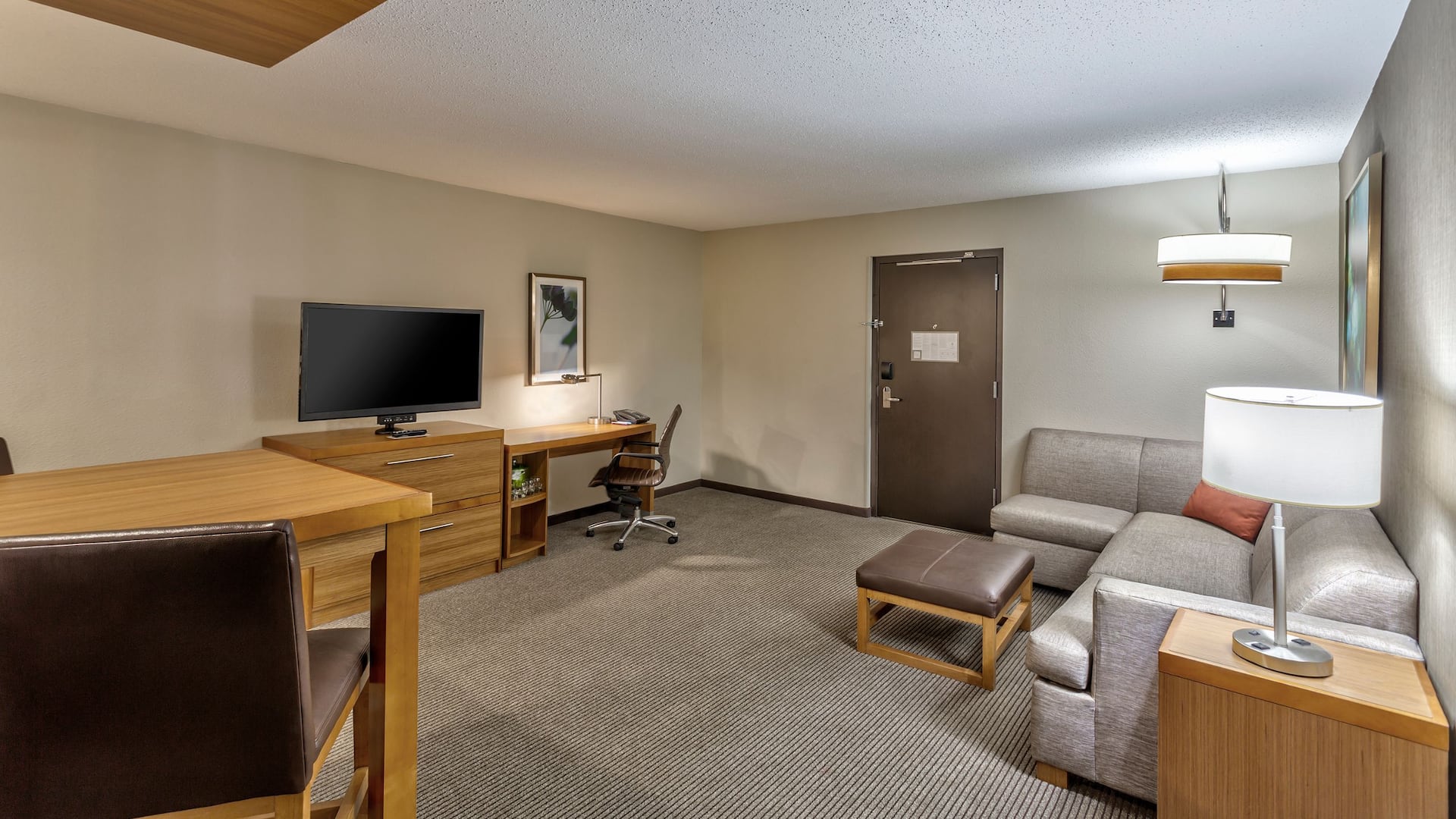 Hyatt Place Minneapolis/Downtown HPSQ View of Living Space