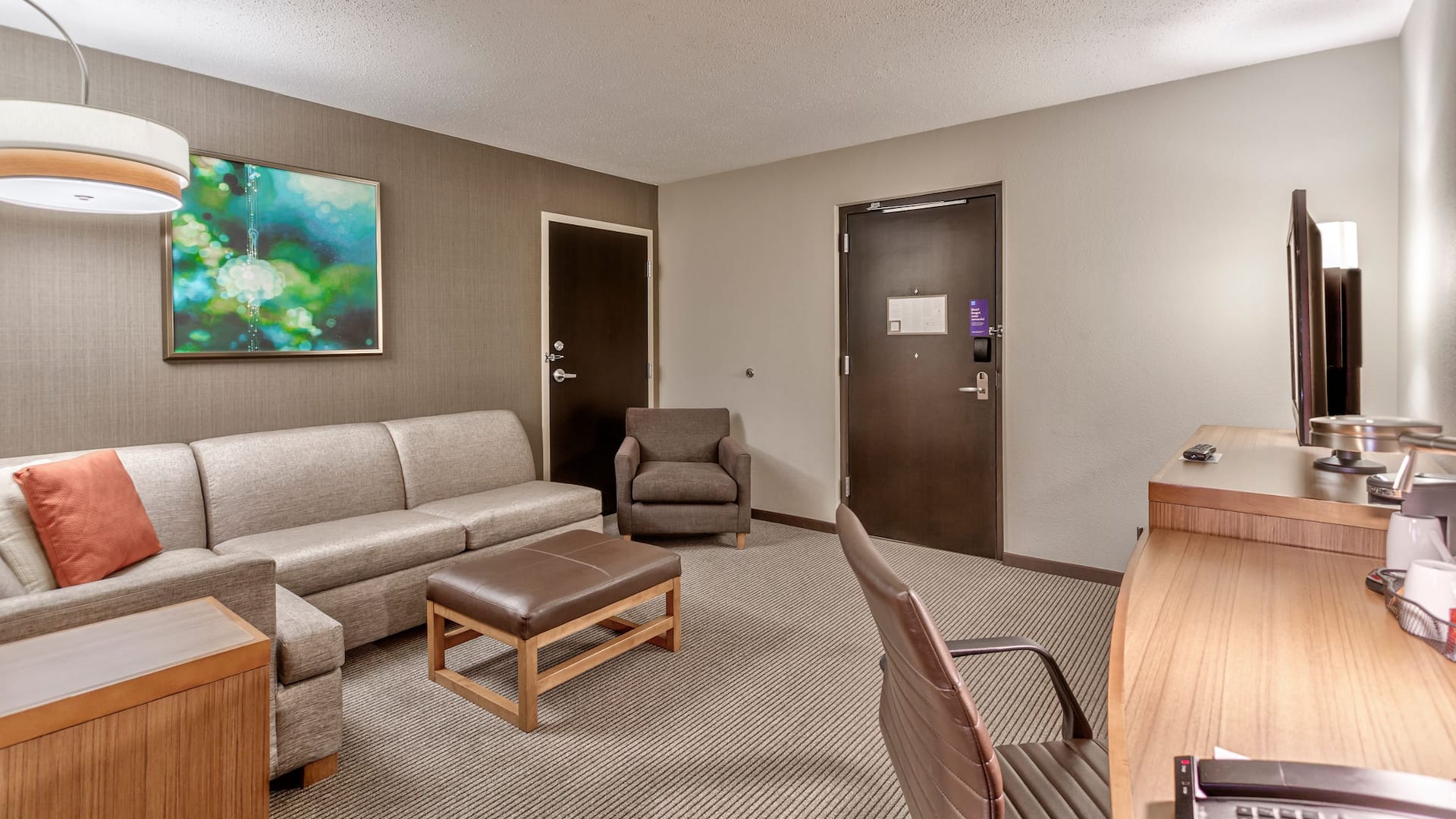 Hyatt Place Minneapolis/Downtown Queen Den Sofa Desk