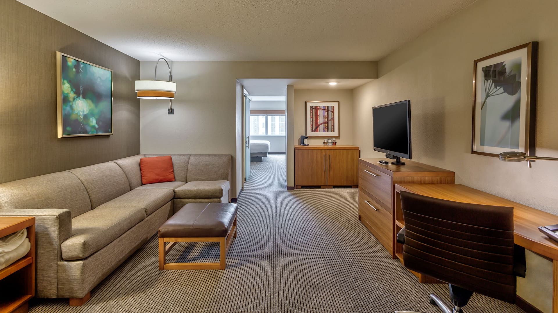 Hyatt Place Minneapolis/Downtown King Sofa and Desk
