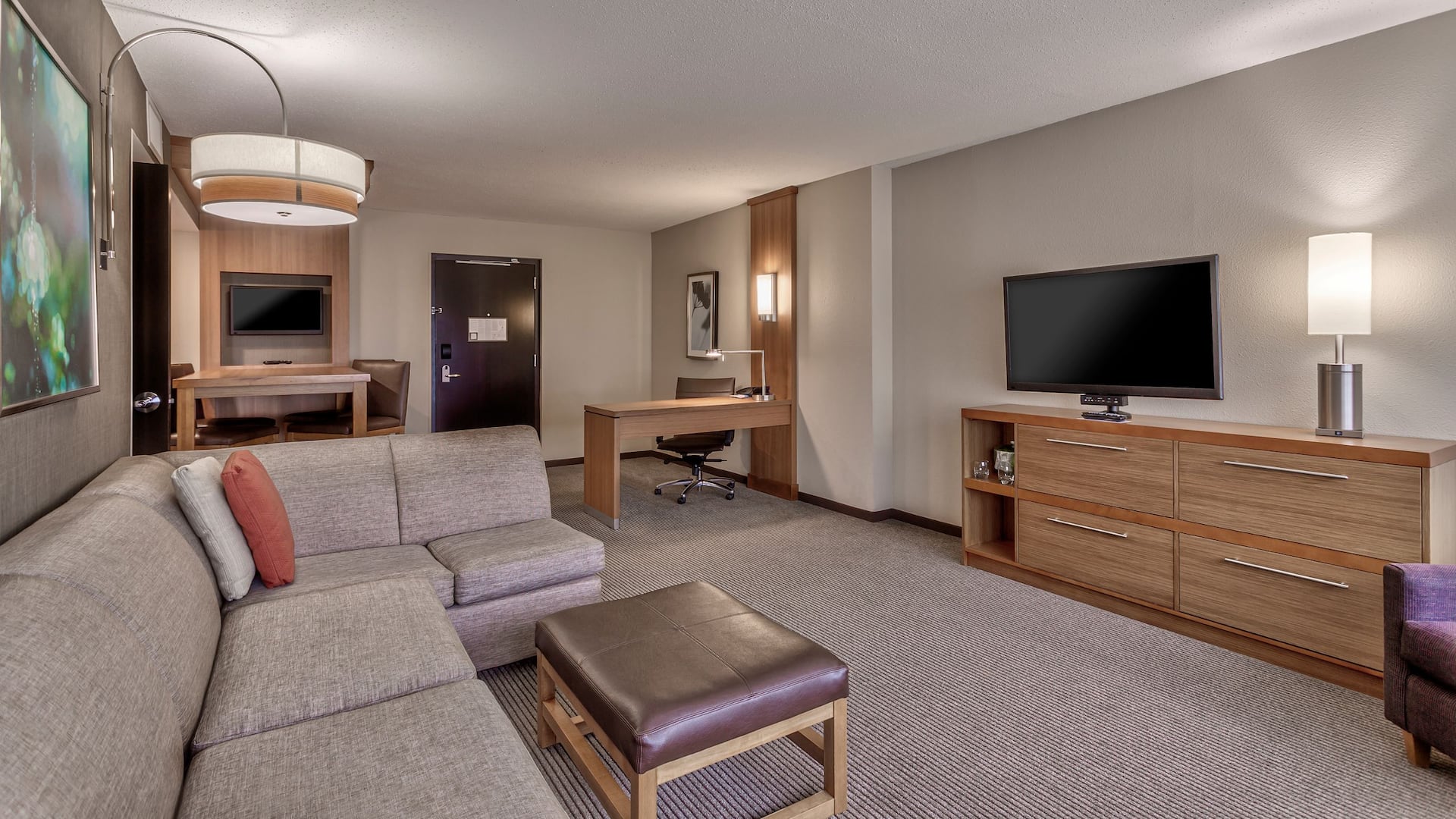 Hyatt Place Minneapolis/Downtown KNGM Sofa and TV Stand