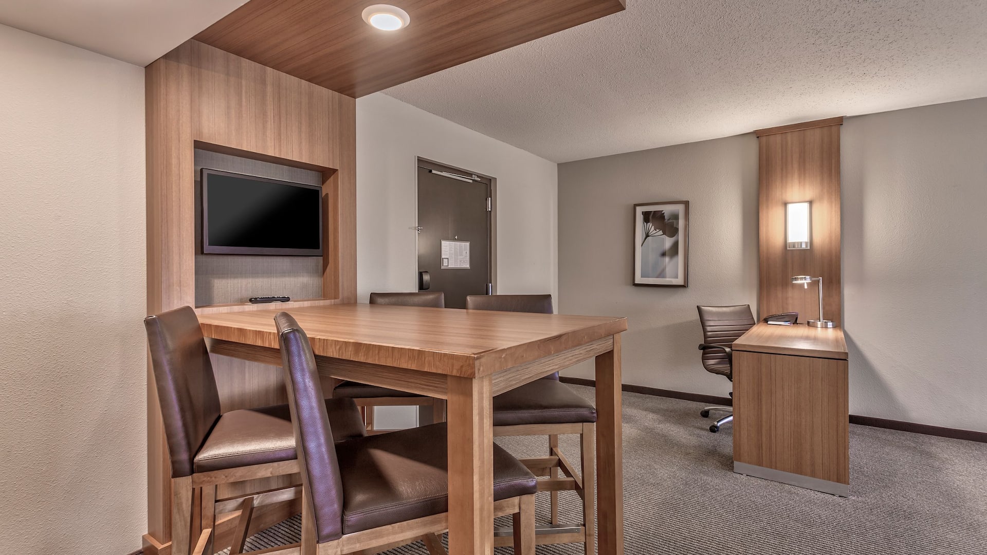 Hyatt Place Minneapolis/Downtown KNGM Desk