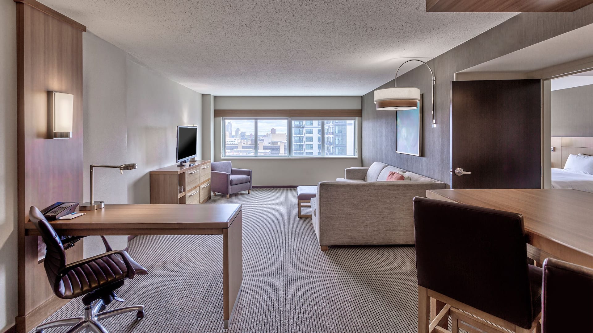 Hyatt Place Minneapolis/Downtown KNGM View of Desk