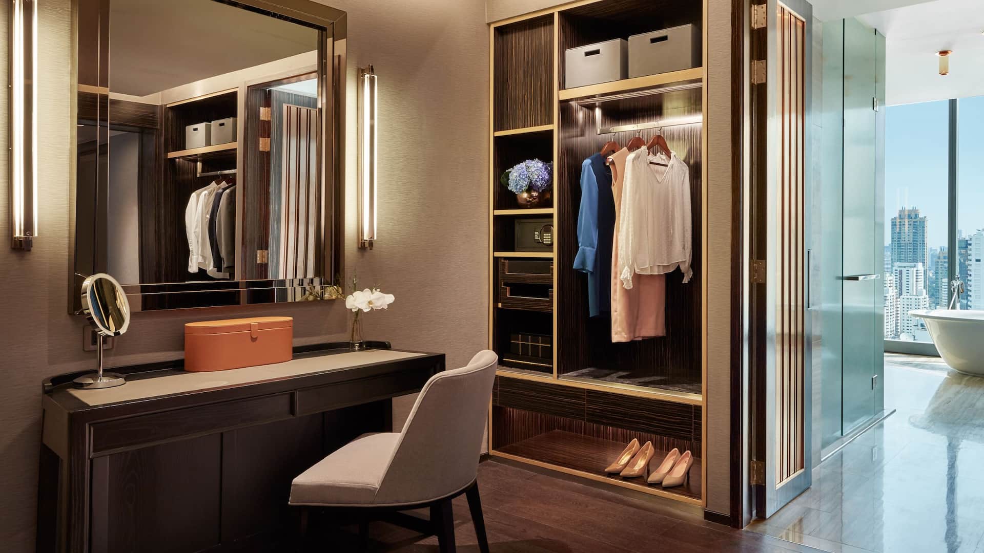 4/7 Hyatt Regency Bangkok Sukhumvit Presidential Suite Dressing Room