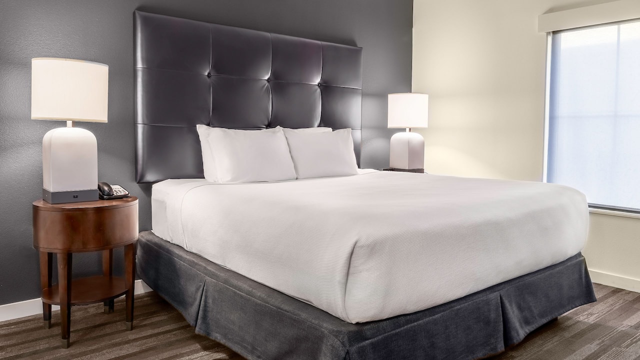 King sized bed in Richmond hotel room at Hyatt House Richmond / Short Pump