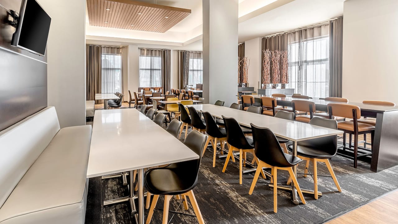 Breakfast buffet seating area at Hyatt House Richmond / Short Pump
