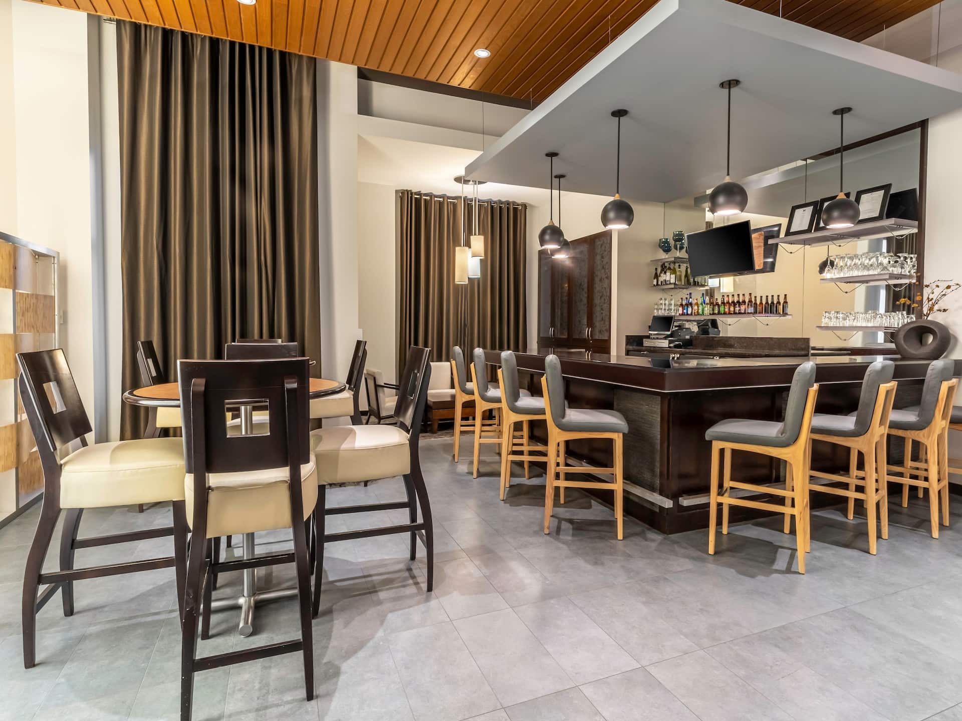 Hyatt House Richmond / Short Pump H Bar