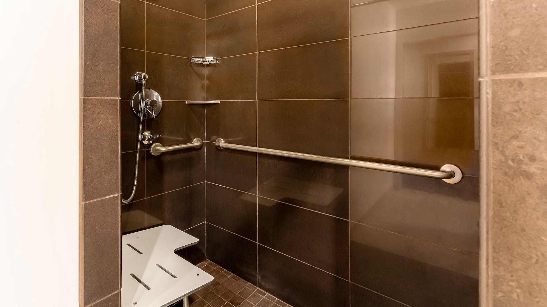 6 из 6 Hyatt House Salt Lake City/Downtown ADA Shower
