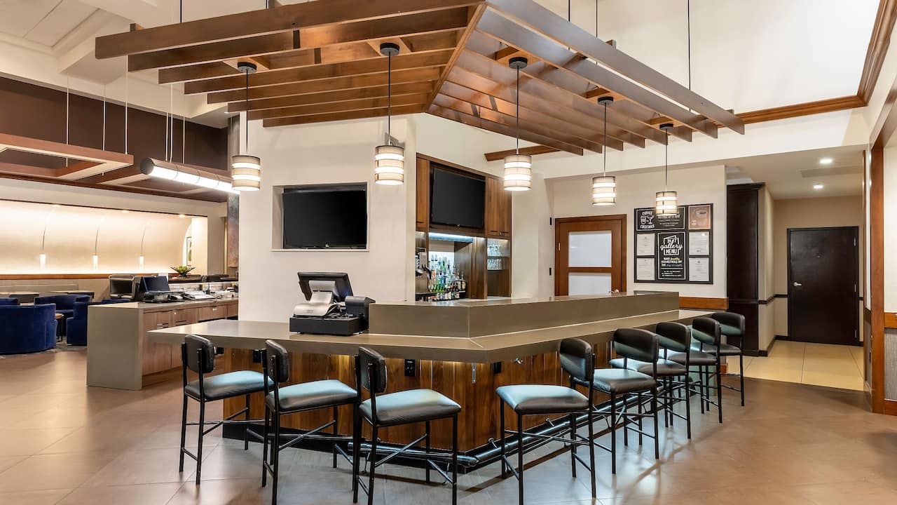 The Placery bar and lounge with common area at Hyatt Place Mystic
