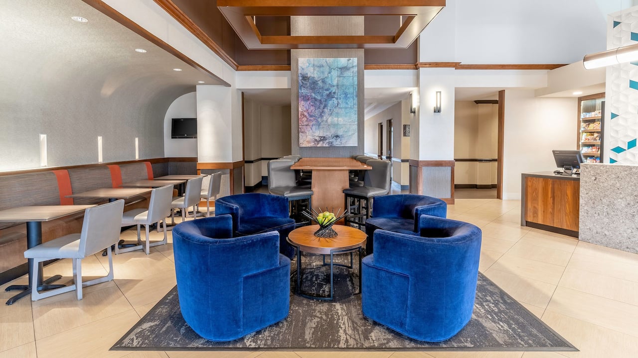 Hotels Charlotte North Carolina with Modern Lobby Seating at Hyatt Place Charlotte Airport / Tyvola