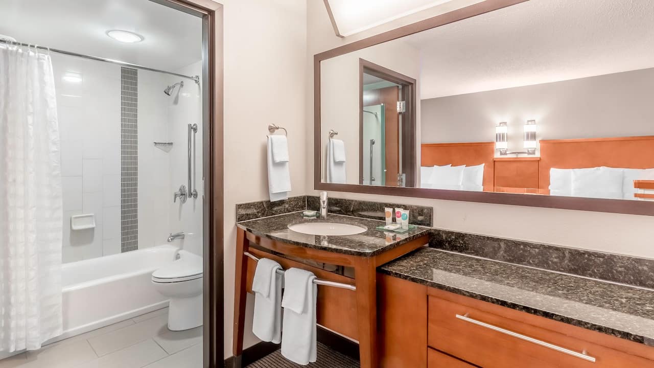 Hotel in Charlotte NC with Modern Tub Bathrooms at Hyatt Place Charlotte Airport / Tyvola