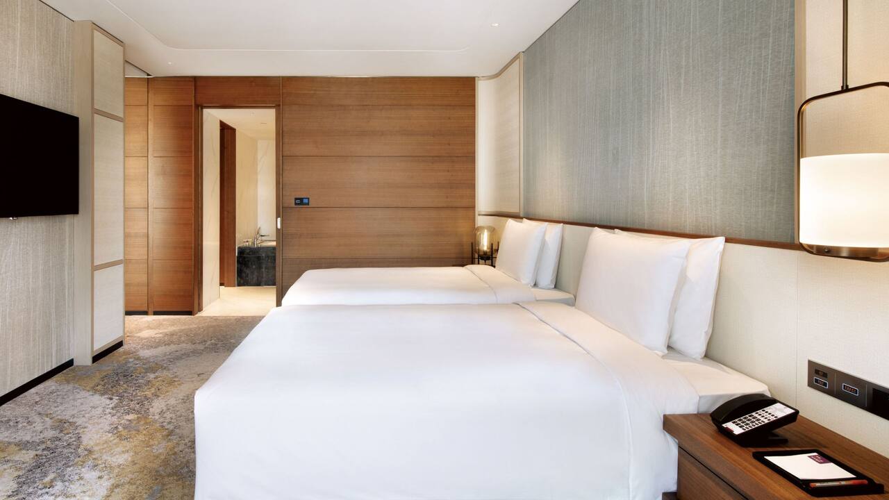 SUITE TWO TWIN BEDS