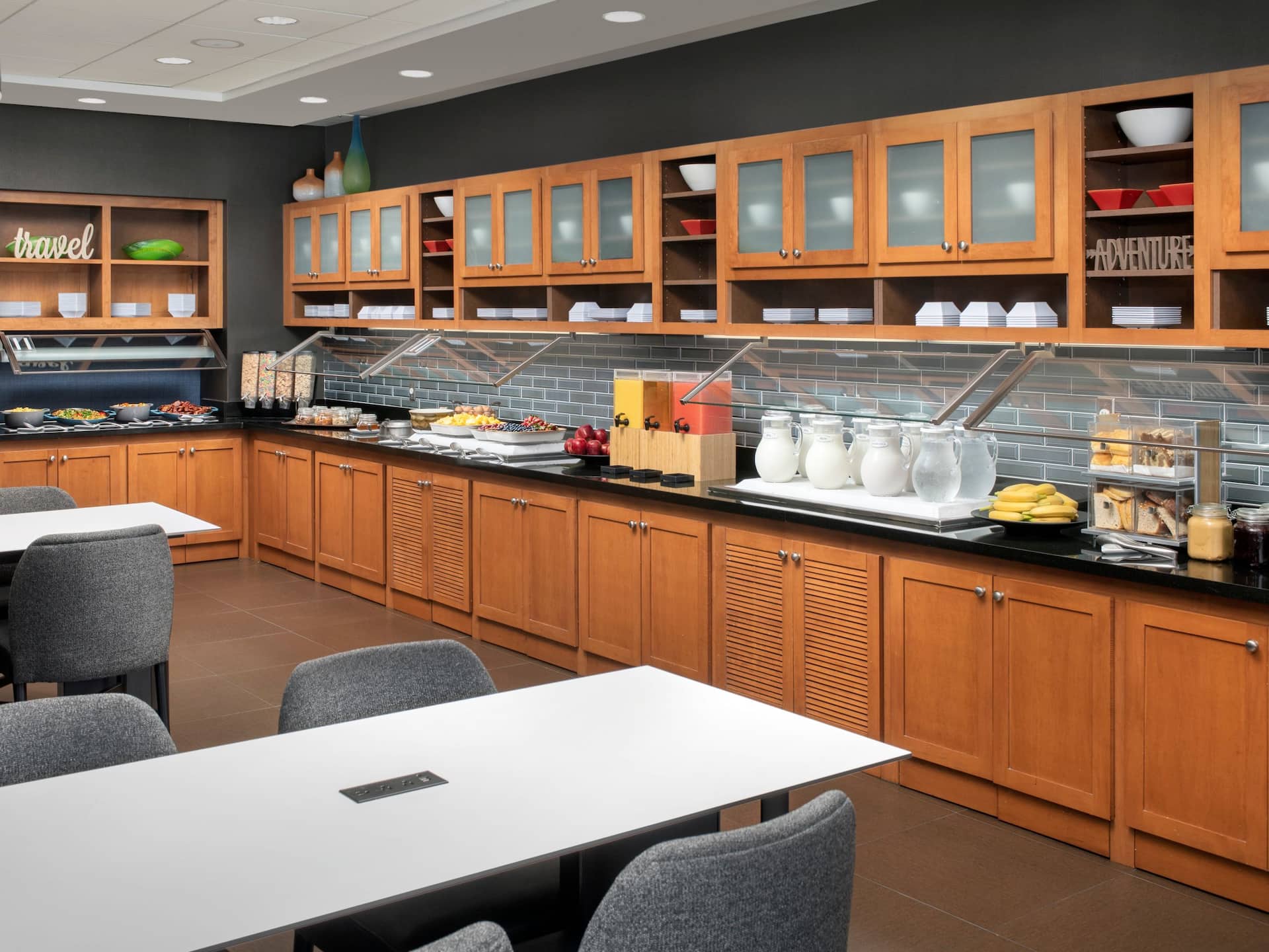 Hyatt Place Houston/Sugar Land Breakfast Bar