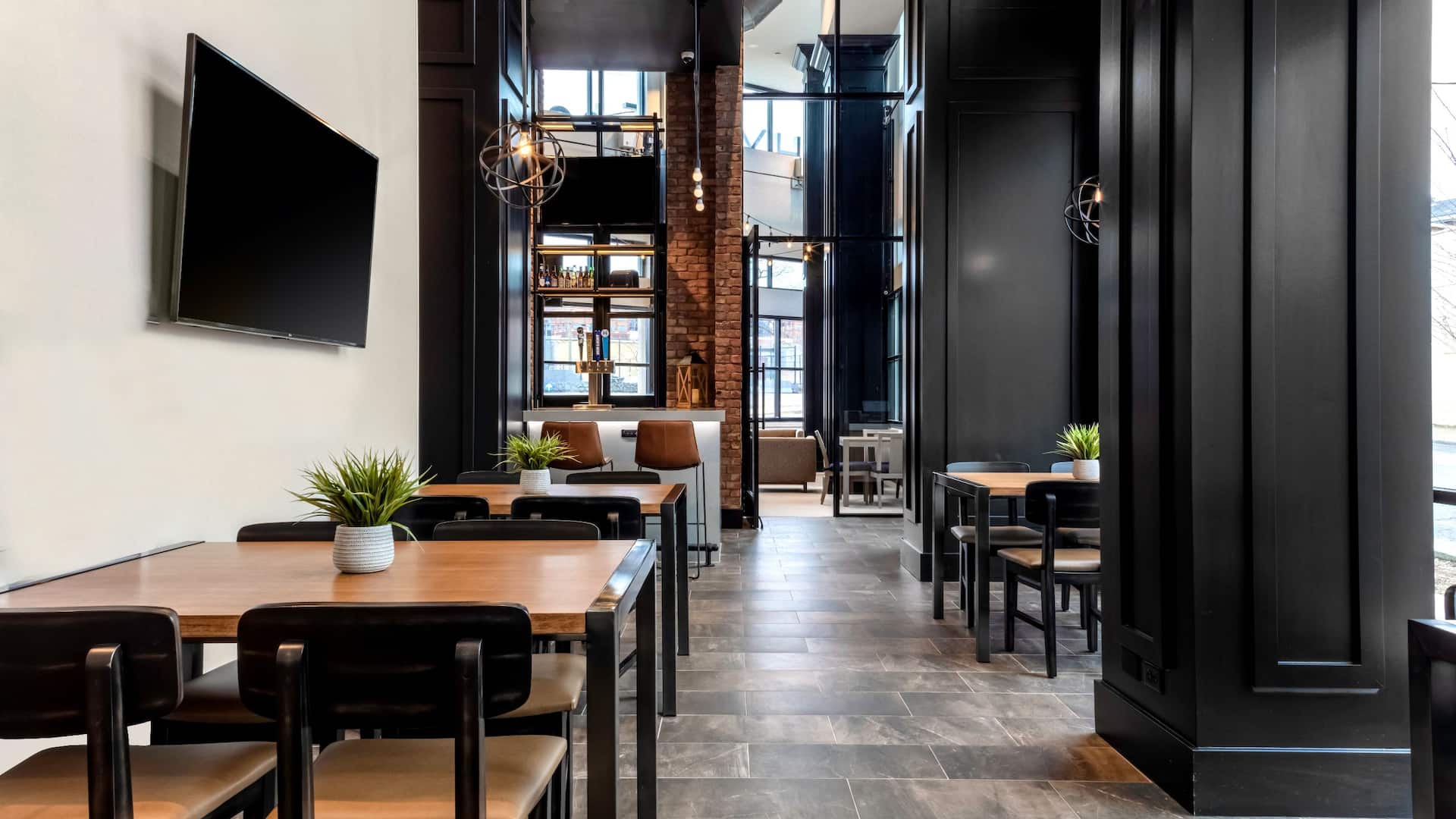 Hyatt House Nashville / Downtown - SoBro Bar Seating