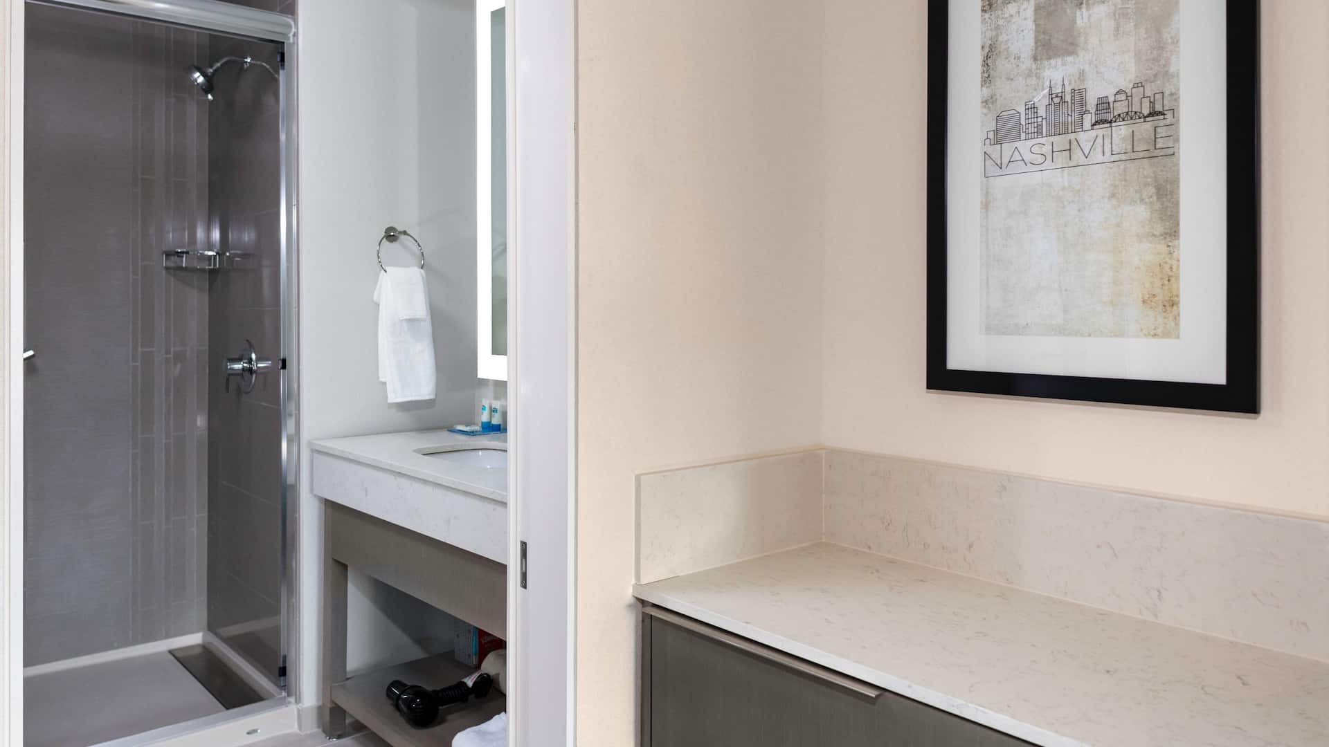 Hyatt House Nashville / Downtown - SoBro Bathroom