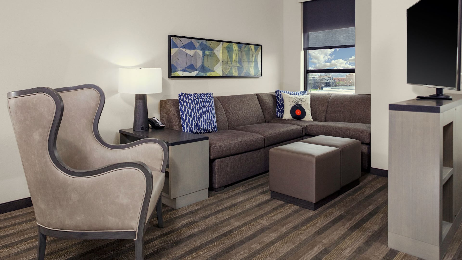Hyatt House Nashville / Downtown - SoBro Studio Living Area