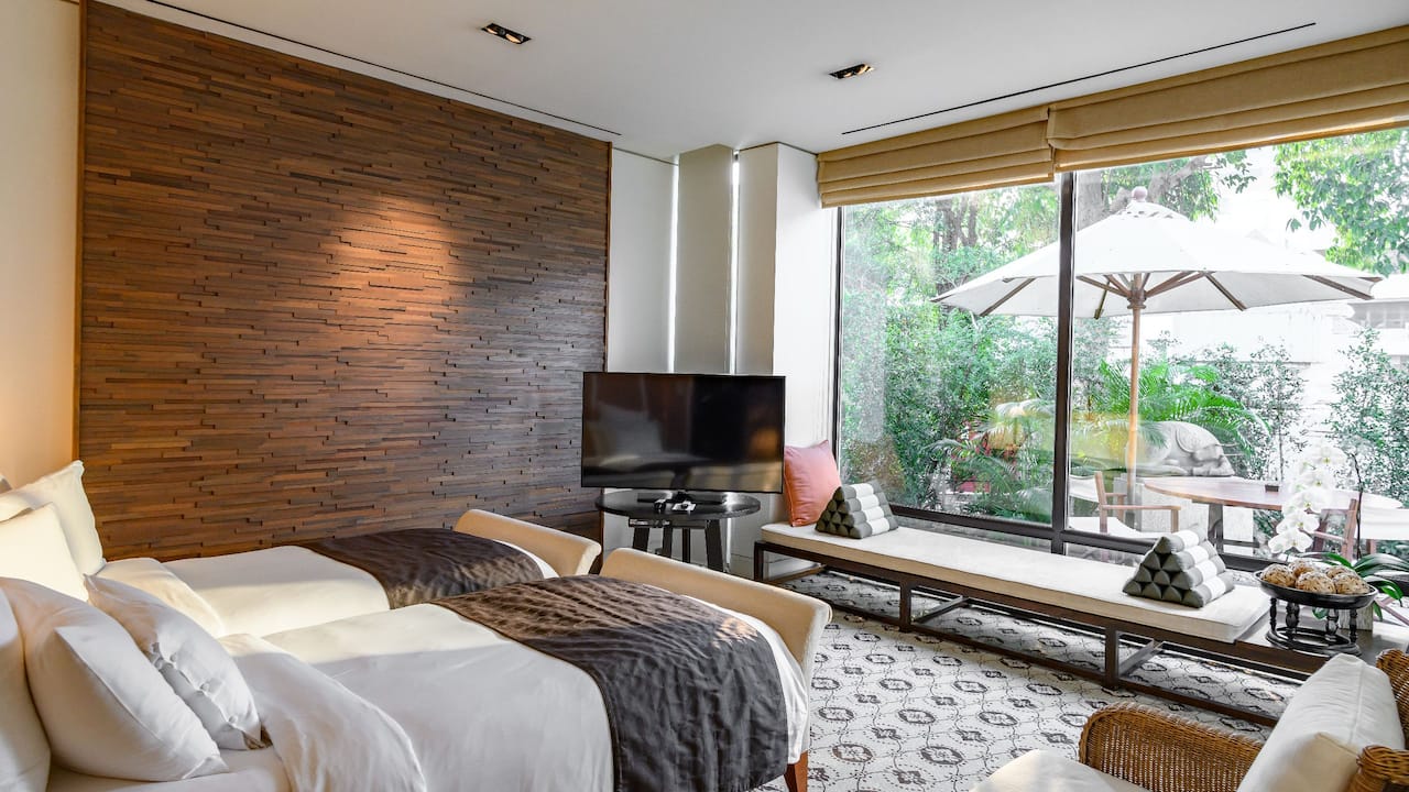 Grand Hyatt Erawan Bangkok Garden Villa Bedroom