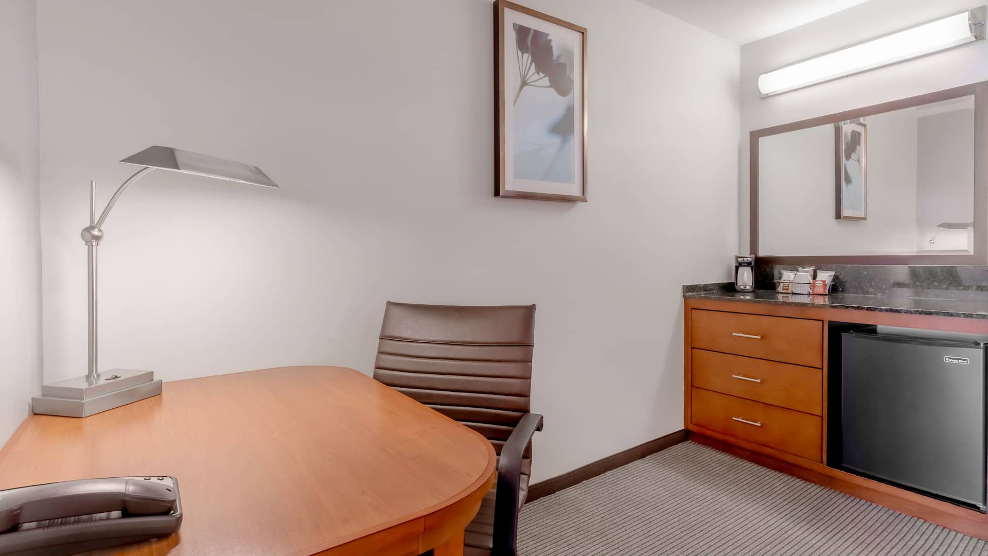 5/7 Hyatt Place Salt Lake City Airport Accessible King Desk