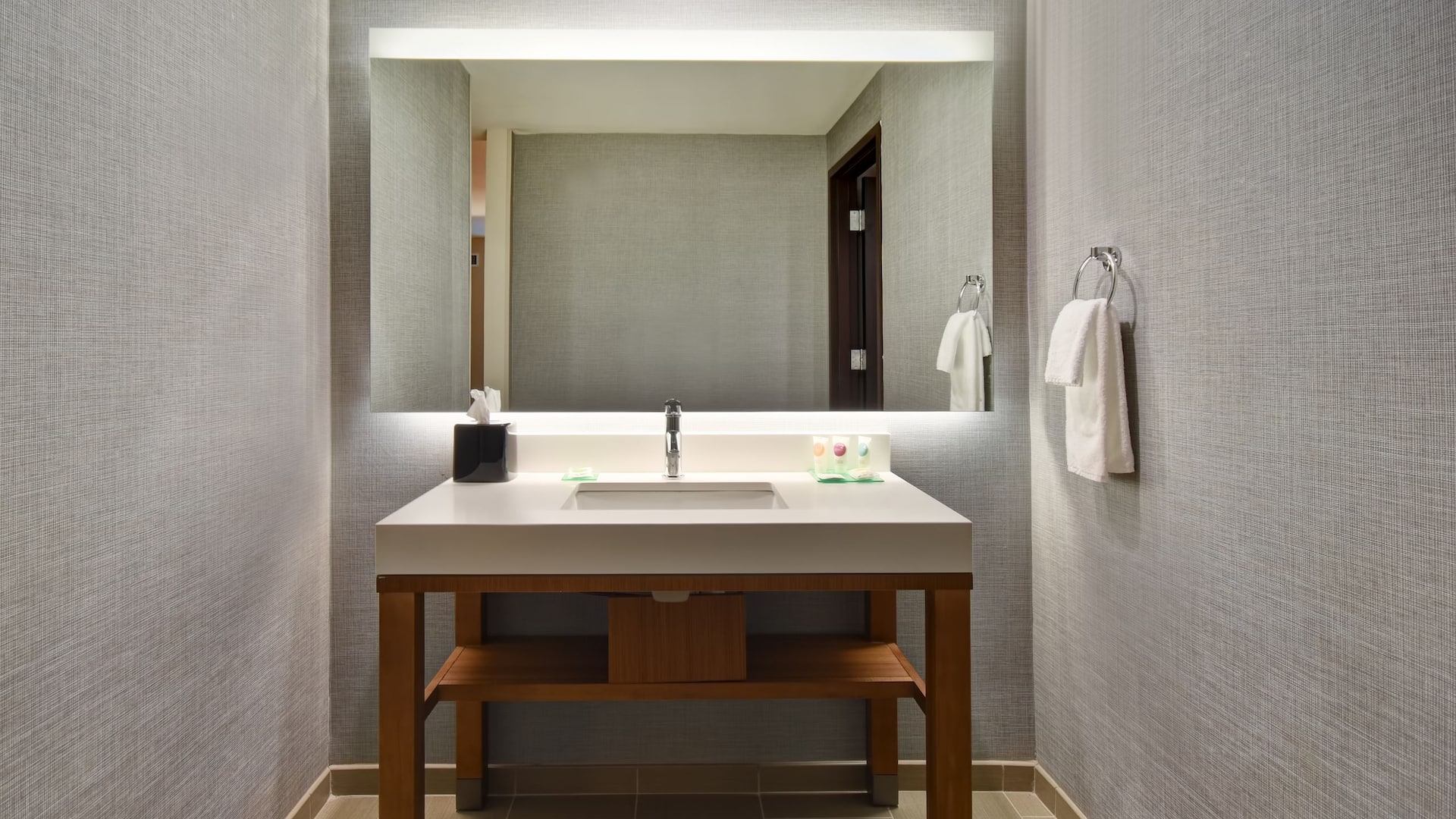 第 5，共 5 Hyatt Place Huntsville/Research Park Two Queen Bathroom
