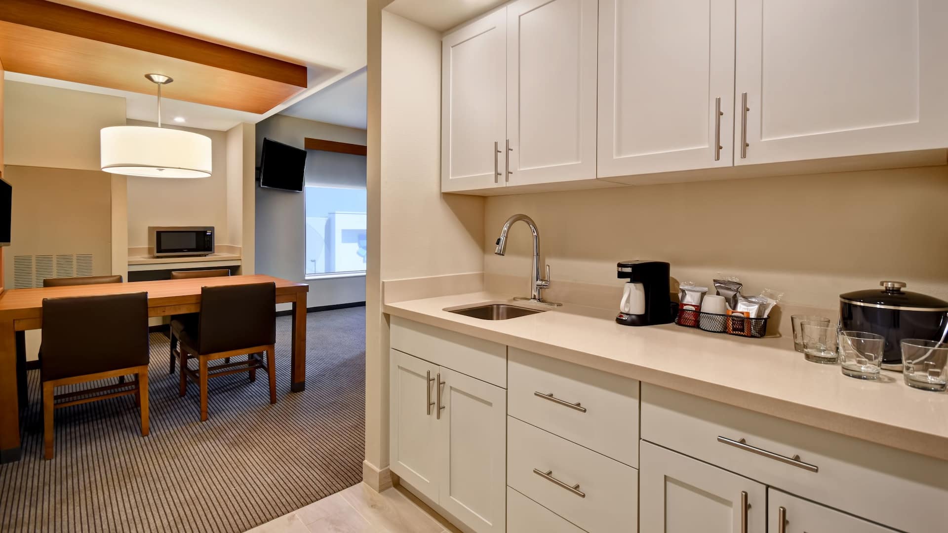 Hyatt Place Huntsville/Research Park King Suite Kitchen