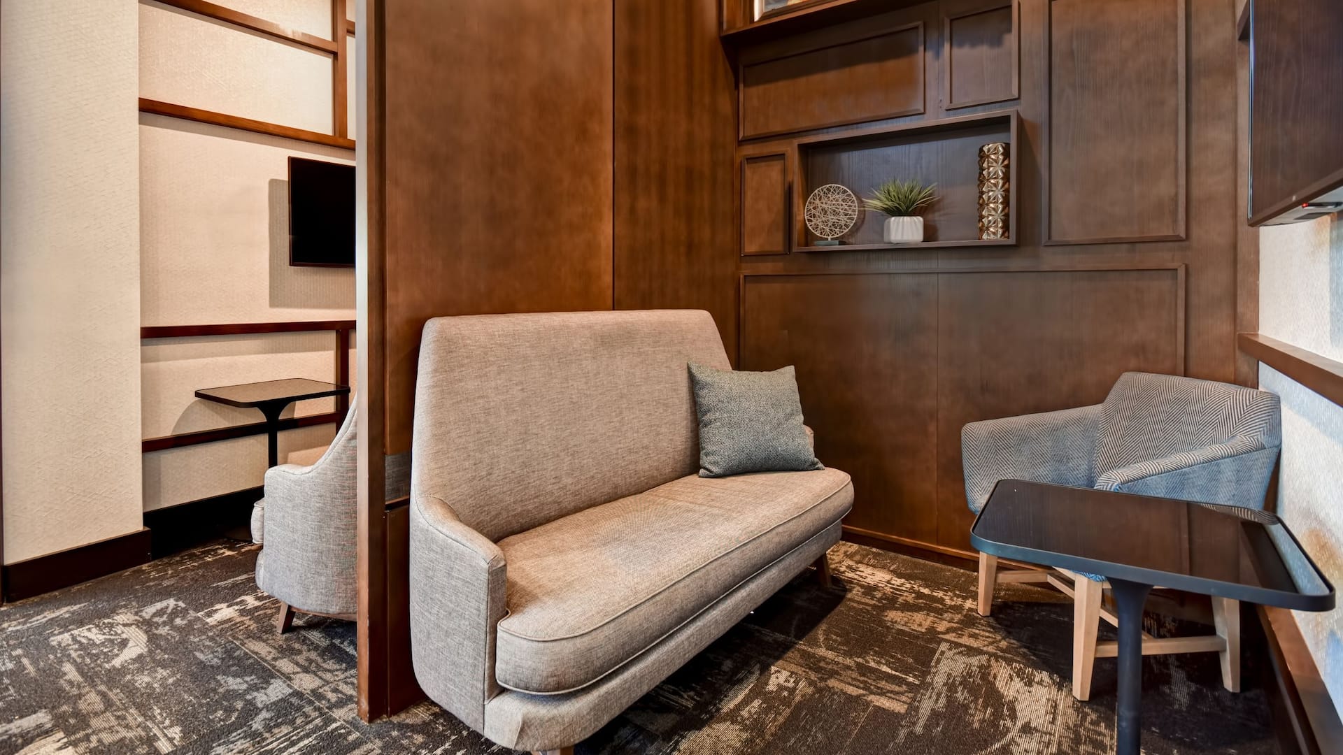 Hyatt Place Huntsville/Research Park Lobby Library