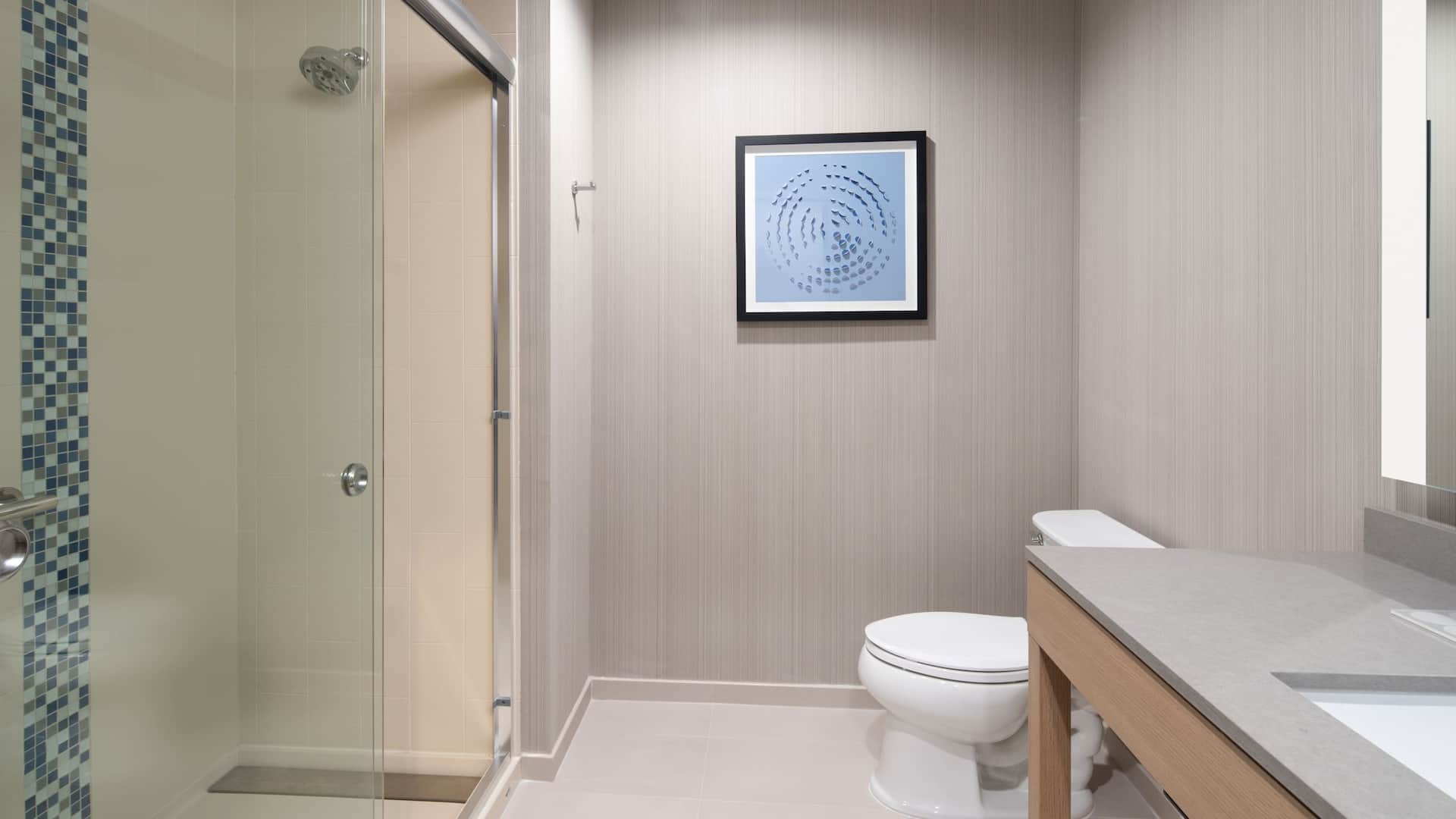 第 2，共 5 Hyatt Place Bakersfield Bathroom