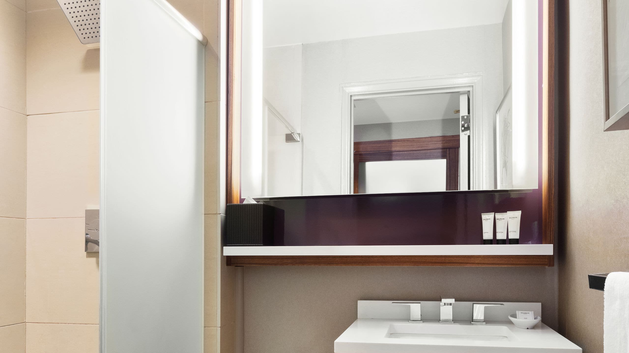 2 of 4 Hyatt Grand Central New York Bathroom