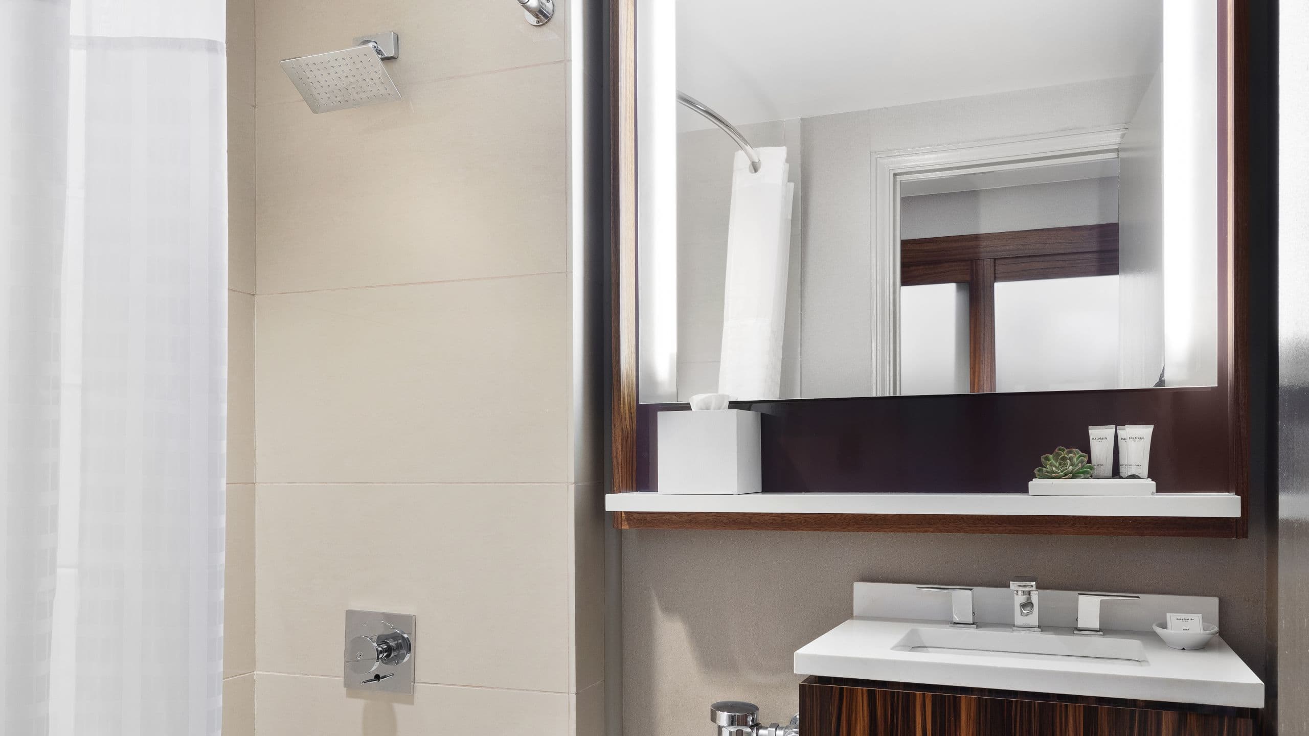 6 of 8 Hyatt Grand Central New York Bathroom