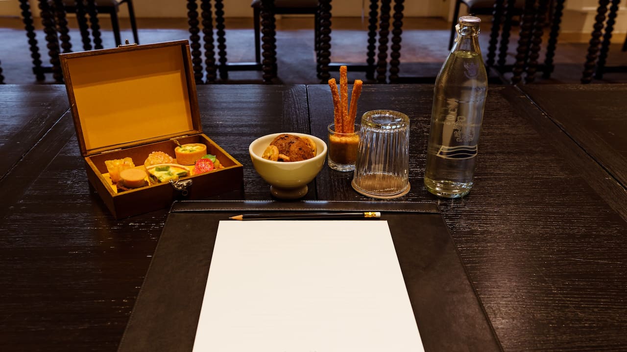 Amenity Set-Up Table