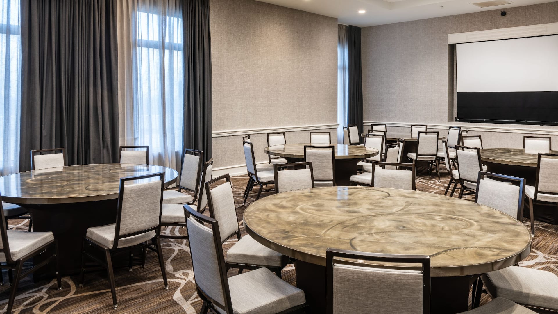 Hyatt Regency Long Island Rounds