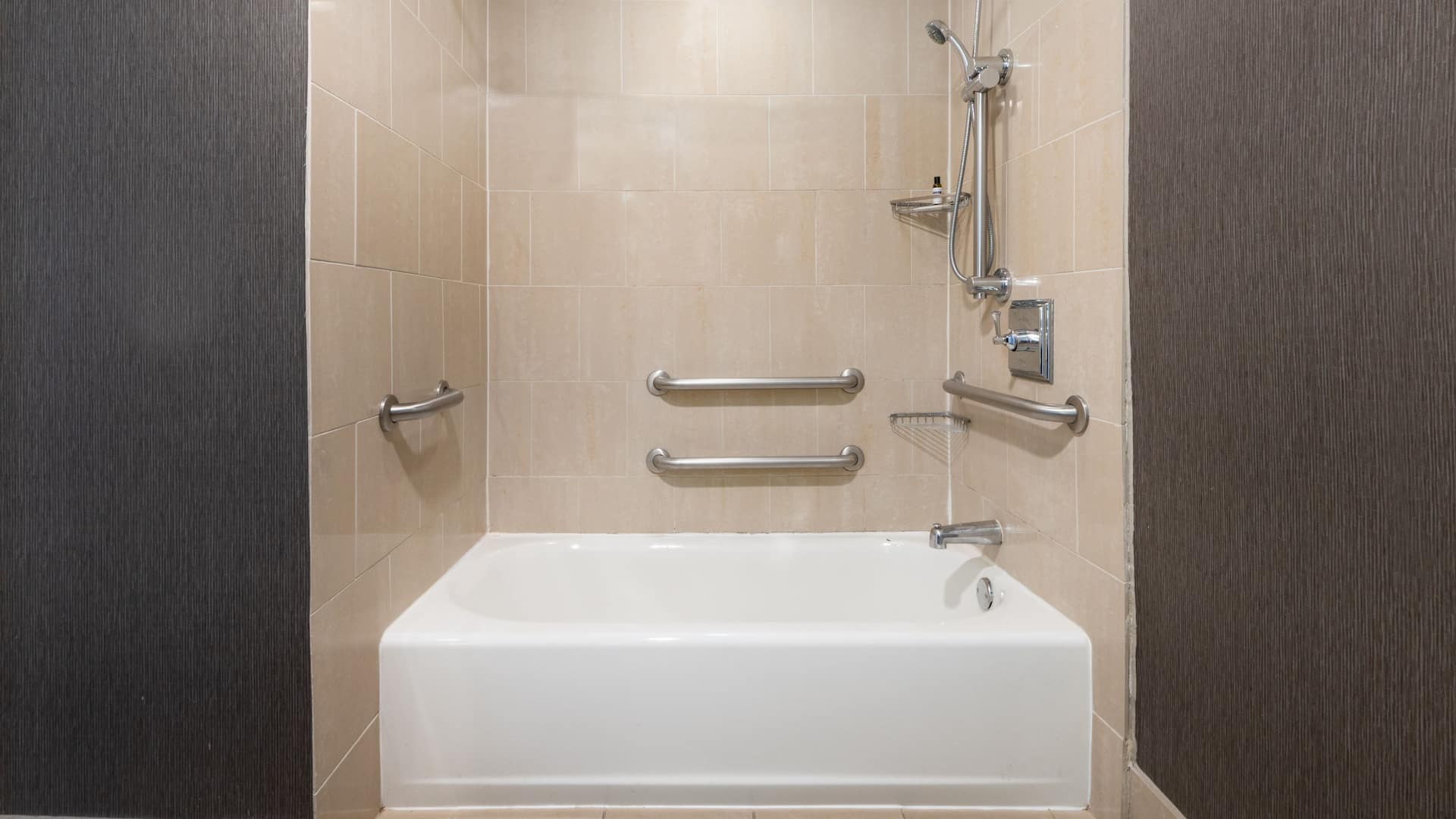 2/2 Hyatt Regency Long Island ADA Accessible Tub