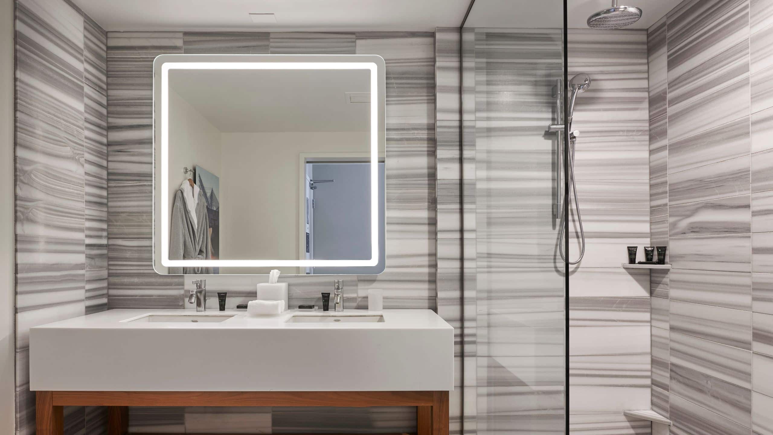 2/2 Hyatt Centric The Pike Long Beach Two Queens Bathroom