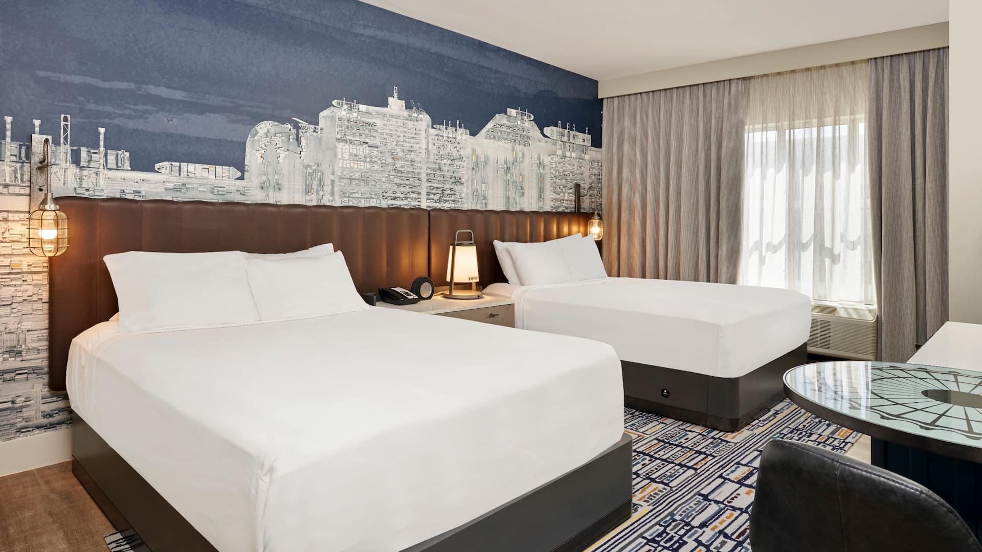 1 de 2 Hyatt Centric The Pike Long Beach Two Queens Guestroom