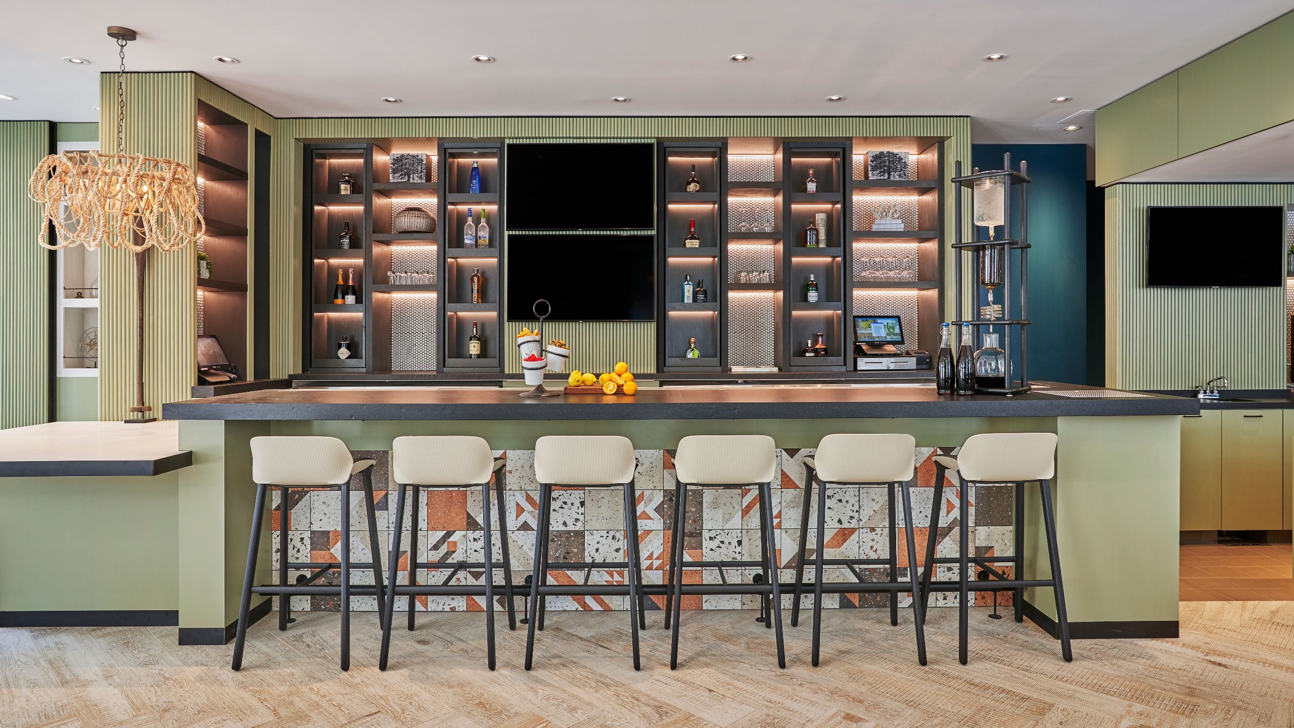 Hyatt Centric The Pike Long Beach Watercraft Lounge