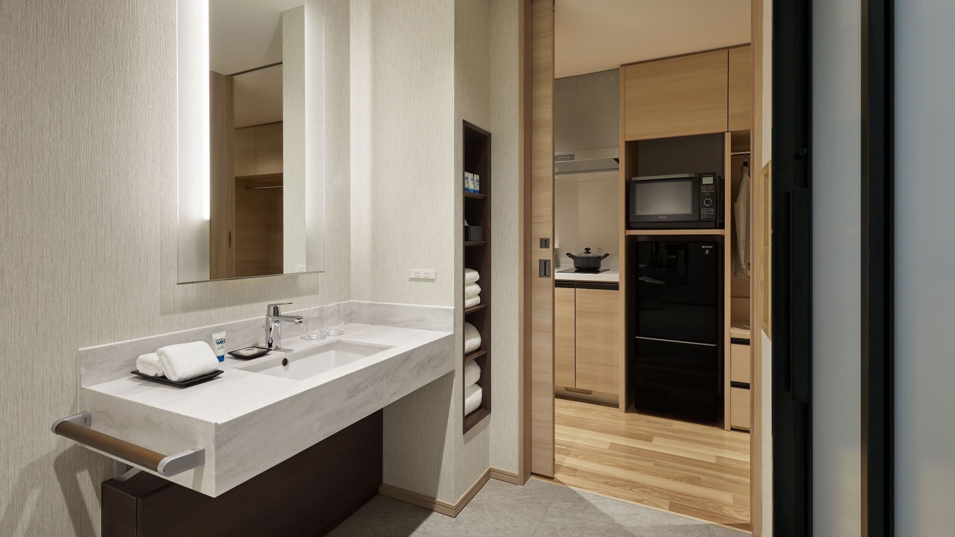 4/6 Hyatt House Kanazawa Accessible Bathroom