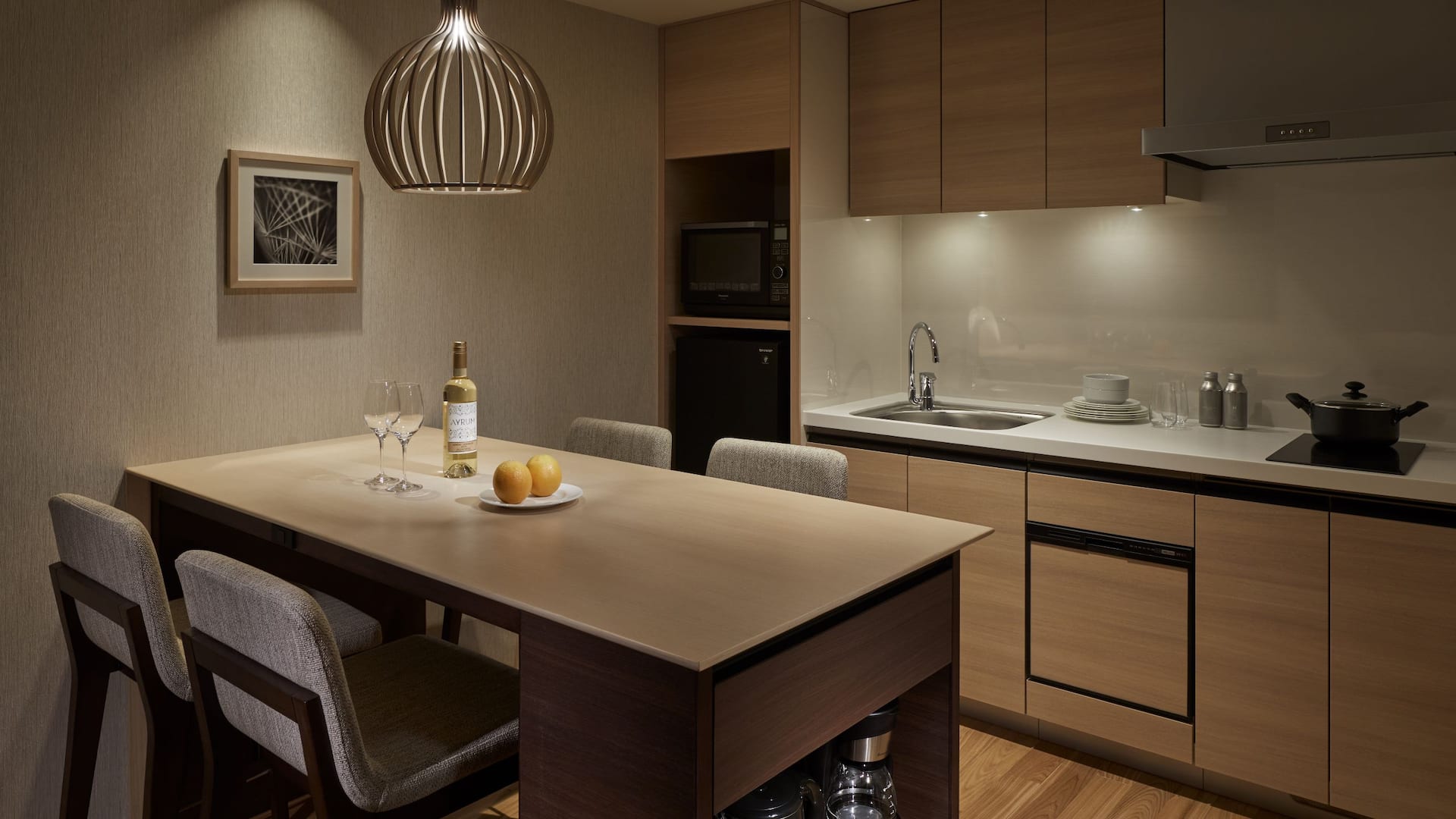 5/10 Hyatt House Kanazawa Speciality Suite Kitchen Night