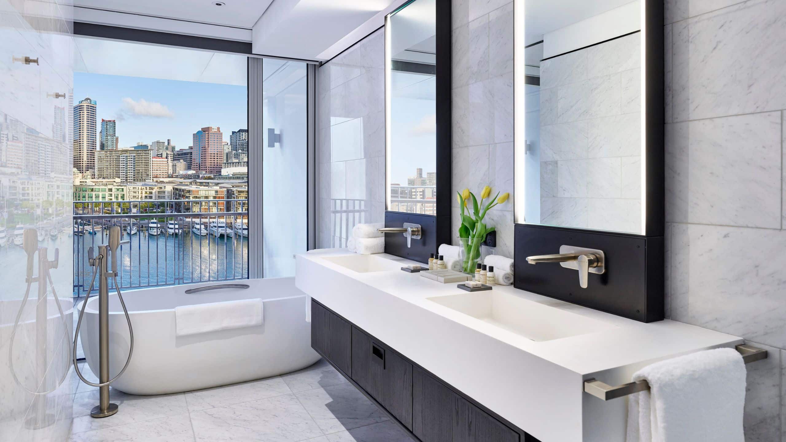 2/4 Park Hyatt Auckland King Room Bathroom