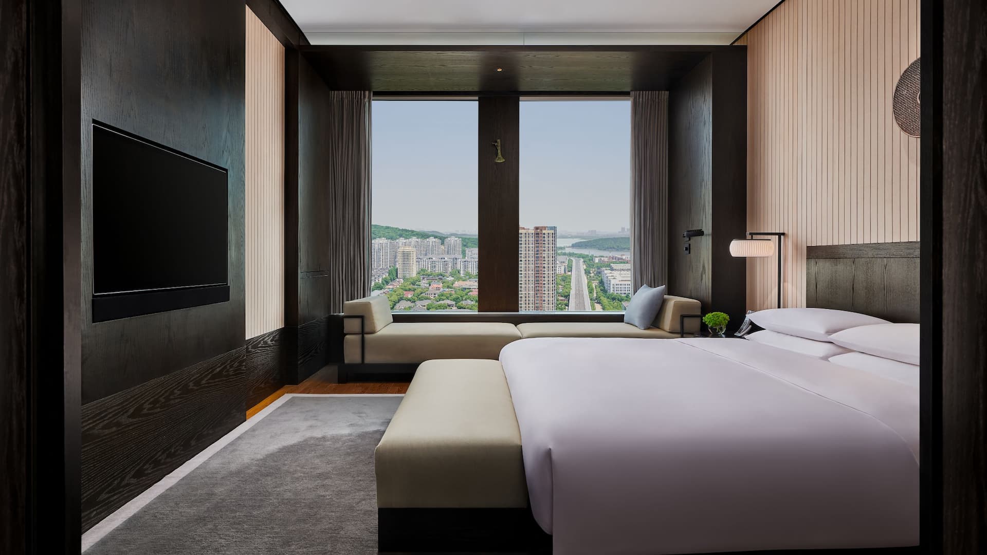 Hyatt Regency Wuhan Optics Valley Suite Bedroom