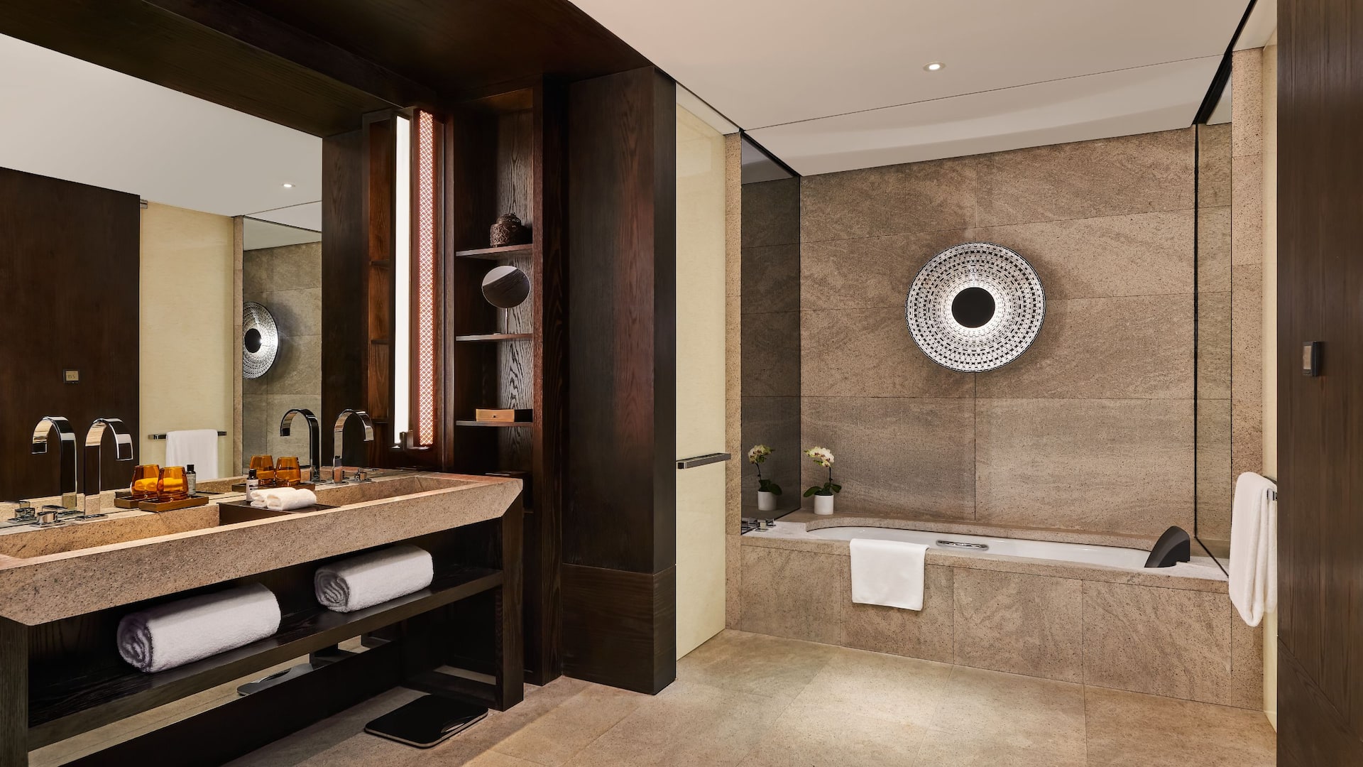 2/3 Hyatt Regency Wuhan Optics Valley Suite Bathroom