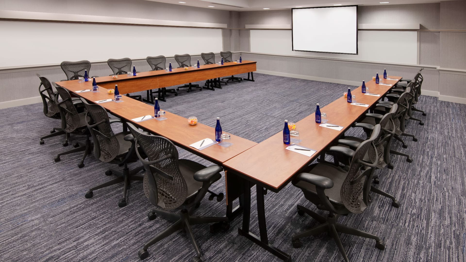 Hyatt Regency Dulles Chesapeake Boardroom