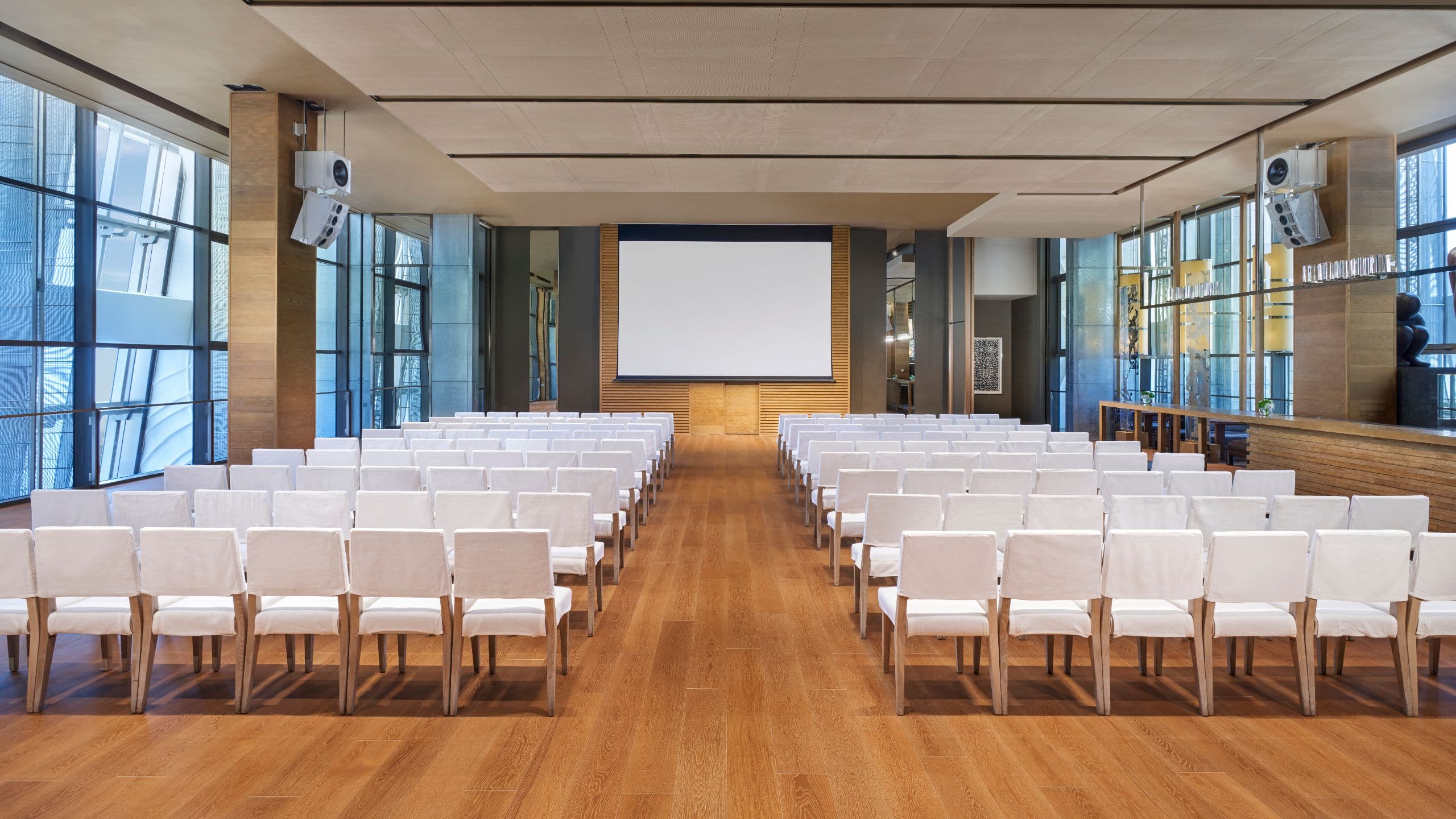 第 2,共 3 Park Hyatt Shanghai Loft On 92 Classroom