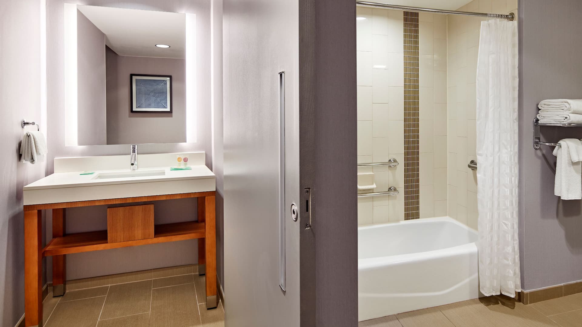 2 of 3 Hyatt Place Los Angeles/LAX/El Segundo ADA Bathroom Bath Tub