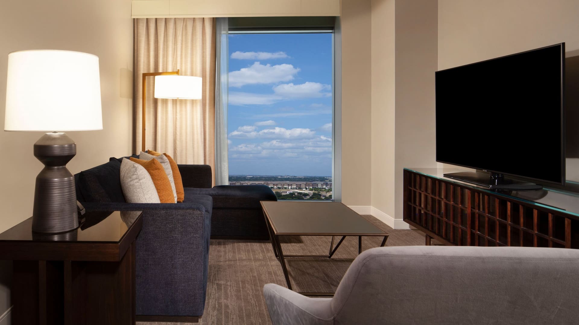 Hyatt Regency Frisco - Dallas Regency Suite Living Room